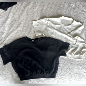 Lululemon TWL SOFTSTREME GATHERED T-SHIRT
Black & “Bone” 
Size: 6